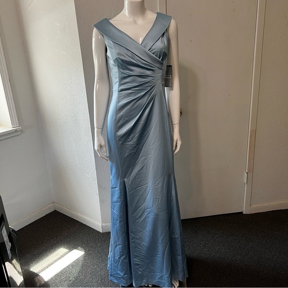New Tahari Ice Blue Satin Sleeveless Gown - Picture 2 of 9